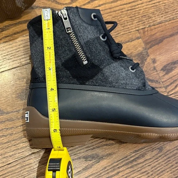 Sperry Woman’s  Black Lace-Up Duck Boots with plaid material. Size- 8 - Picture 8 of 8